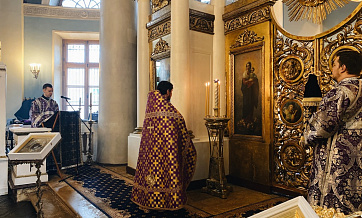 В Великий Четверг митрополит Волоколамский Иларион совершил вечерню и Литургию святителя Василия Великого